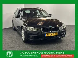 Zwart, metallic lak Gebruikt 2019 BMW 318 Executive Stationwagen | € 17.440 (Eerlijke prijs)