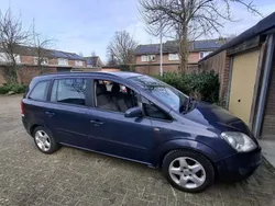 Blauw Gebruikt 2008 Opel Zafira Essentia MPV | € 1.850 (Eerlijke prijs)