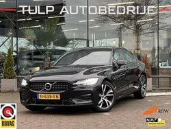 Zwart (metallic) Gebruikt 2021 Volvo S60 R-Design Sedan | € 27.990 (Eerlijke prijs)