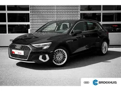 Zwart, metallic lak Gebruikt 2023 Audi A3 Sportback Advanced Hatchback | € 29.700 (Eerlijke prijs)