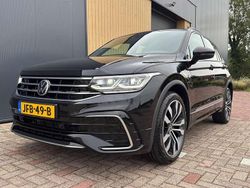 Zwart Gebruikt 2021 VW Tiguan R-line SUV | € 33.900 (Eerlijke prijs)
