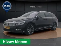Zwart Gebruikt 2023 VW Passat Business+ Stationwagen | € 33.450 (Eerlijke prijs)