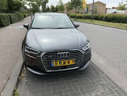 Grijs Gebruikt 2020 Audi A3 Sport Hatchback | € 24.000 (Eerlijke prijs)