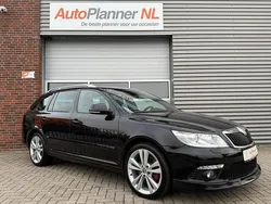 Zwart Gebruikt 2011 Skoda Octavia Stationwagen | € 9.944 (Eerlijke prijs)