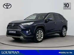 Blauw, metallic lak Gebruikt 2022 Toyota RAV4 Executive SUV | € 39.945 (Eerlijke prijs)