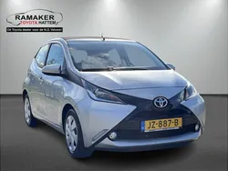 Grijs Gebruikt 2016 Toyota Aygo X-wave Hatchback | € 11.201 (Duur)