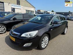 Zwart Gebruikt 2012 Opel Astra Cosmo Stationwagen | € 1.999 (Goede deal)