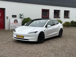 Wit Gebruikt 2023 Tesla Model 3 RWD Sedan | € 33.750 (Eerlijke prijs)