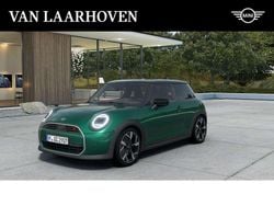 Groen Nieuw 2025 Mini Cooper S Favoured Hatchback | € 55.621