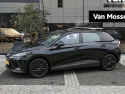 Zwart, metallic lak Nieuw 2025 MG MG4 EV Hatchback | € 26.600 (Iets duurder)