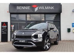 Black diamond (zwart metallic) Nieuw 2025 Mitsubishi Outlander P-HEV SUV | € 58.390 (Duur)