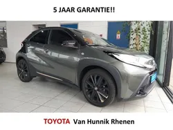 Grijs, metallic lak Gebruikt 2024 Toyota Aygo Pulse Hatchback | € 20.250 (Eerlijke prijs)
