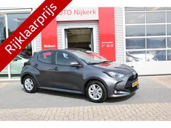 Grijs Gebruikt 2022 Toyota Yaris Hybrid Active Hatchback | € 21.400 (Eerlijke prijs)
