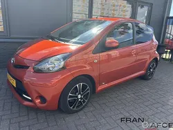 Oranje Gebruikt 2012 Toyota Aygo Hatchback | € 4.950 (Eerlijke prijs)