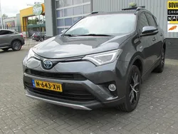 Grijs, metallic lak Gebruikt 2017 Toyota RAV4 Hybrid Style SUV | € 20.500 (Iets duurder)