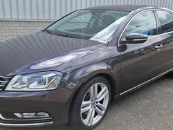 Bruin Gebruikt 2011 VW Passat Highline Sedan | € 4.950 (Eerlijke prijs)