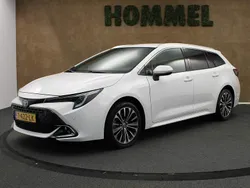 Wit Gebruikt 2023 Toyota Corolla Hybrid Business Edition Stationwagen | € 32.145