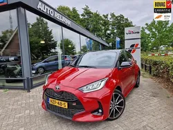 Rood Gebruikt 2022 Toyota Yaris Sport Hatchback | € 25.750 (Eerlijke prijs)