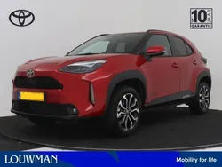 Rood, metallic lak Nieuw 2025 Toyota Yaris Cross SUV | € 35.689 (Duur)