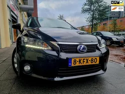Zwart, metallic lak Gebruikt 2013 Lexus CT200h Business Edition Hatchback | € 10.995 (Goede deal)
