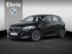 Saphirschwarz metallic (zwart metallic) Gebruikt 2025 BMW 230e Active Tourer Comfort Edition MPV | € 41.900