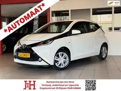 Wit Gebruikt 2014 Toyota Aygo X-wave Hatchback | € 10.825 (Eerlijke prijs)