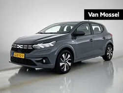 Grijs Gebruikt 2024 Dacia Sandero Expression Hatchback | € 19.935 (Eerlijke prijs)