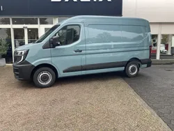 Blauw Gebruikt 2024 Renault Master Van | € 33.950 (Eerlijke prijs)