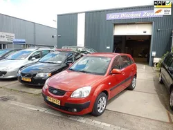 Rood Gebruikt 2006 Kia Rio Hatchback | € 2.250 (Eerlijke prijs)
