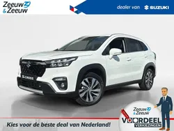 Wit is gratis, andere kleuren tegen meerprijs Nieuw 2025 Suzuki SX4 S-Cross Style SUV | € 33.199 (Eerlijke prijs)