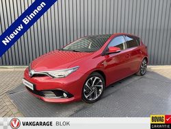 Rood Gebruikt 2016 Toyota Auris Hatchback | € 14.450