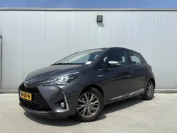 Grijs, metallic lak Gebruikt 2017 Toyota Yaris Executive Hatchback | € 16.499 (Eerlijke prijs)