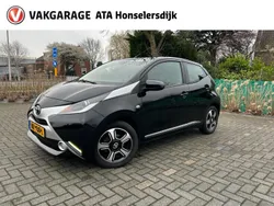 Zwart Gebruikt 2015 Toyota Aygo X-cite Hatchback | € 8.250 (Eerlijke prijs)