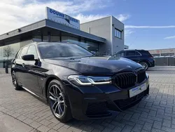 Zwart Gebruikt 2023 BMW 530e M Sport Stationwagen | € 48.950 (Eerlijke prijs)