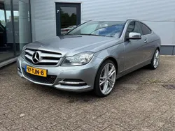 Grijs, metallic lak Gebruikt 2012 Mercedes C180 Coupé | € 9.950 (Goede deal)