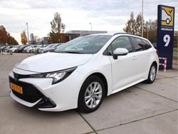 Wit Gebruikt 2023 Toyota Corolla Hybrid Business Edition Stationwagen | € 22.949 (Goede deal)