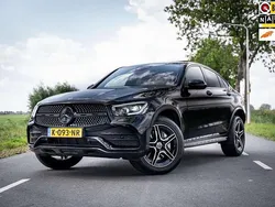 Zwart, metallic lak Gebruikt 2021 Mercedes GLC300e Business Coupé | € 44.900 (Goede deal)