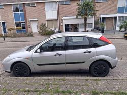 Zilver Gebruikt 2000 Ford Focus Ambiente Hatchback | € 1.100 (Eerlijke prijs)