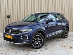 Blauw (metallic) Gebruikt 2020 VW T-Roc Business SUV | € 23.495 (Eerlijke prijs)