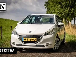 Wit Gebruikt 2013 Peugeot 208 Allure Hatchback | € 5.490 (Eerlijke prijs)
