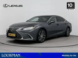 Grijs Gebruikt 2023 Lexus ES300H Business Edition Sedan | € 48.950 (Eerlijke prijs)