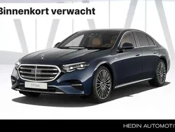 Blauw, metallic lak Nieuw 2025 Mercedes E300 Exclusive Sedan | € 89.380 (Eerlijke prijs)