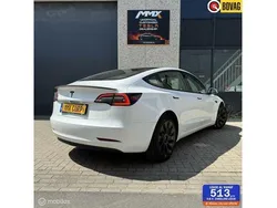 Wit Gebruikt 2023 Tesla Model 3 Standard Range Plus Sedan | € 31.999 (Eerlijke prijs)