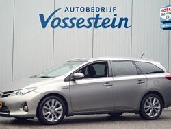 Bruin Gebruikt 2014 Toyota Auris Hybrid Executive Stationwagen | € 9.950 (Goede deal)