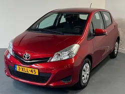 Rood Gebruikt 2014 Toyota Yaris Hatchback | € 9.545 (Eerlijke prijs)