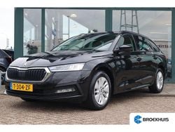 Zwart Gebruikt 2023 Skoda Octavia Business Line Stationwagen | € 23.900 (Goede deal)