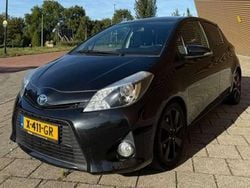 Zwart Gebruikt 2013 Toyota Yaris Hybrid MPV | € 9.500 (Eerlijke prijs)