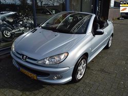 Grijs Gebruikt 2003 Peugeot 206 CC Cabriolet | € 1.500 (Eerlijke prijs)