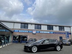 Zwart, metallic lak Gebruikt 2018 Tesla Model S Hatchback | € 27.950 (Eerlijke prijs)