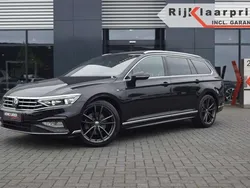 Zwart Gebruikt 2023 VW Passat R-line Stationwagen | € 42.950 (Duur)